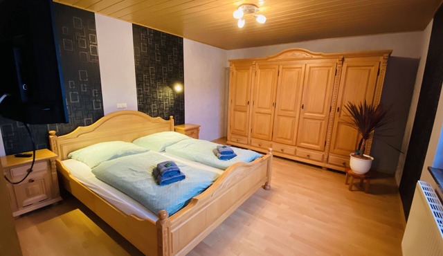 Living on 85sqm, 3 bedrooms, W-LAN, fireplace in Schleusingen