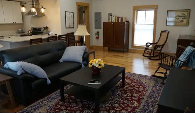 Located in Beautiful/historic Downtown Peninsula in Peninsula
