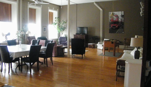 Loft Apartment, Down town core of Gananque in Gananoque