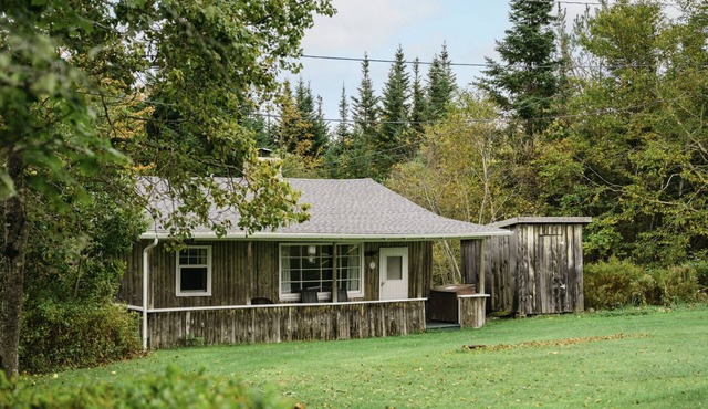 Log Cabin #1 - Hubbards Beach in Hubbards