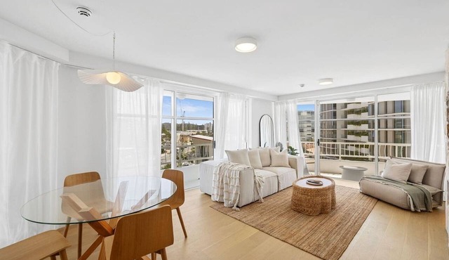 Lookout Palm Beach - Absolute Beachfront + Views in Palm Beach