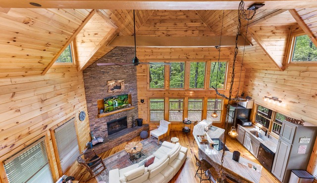 Luxury 3BD 3BA Cabin. Hot Tub,Pool Table,BBQ.Close to Helen, GA.Great for Groups in Cleveland