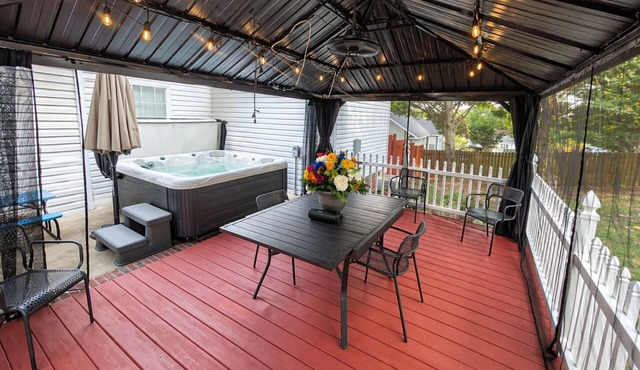 Luxury King Hot Tub Relaxation Amenities + in Hope Mills