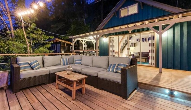Luxury Lakefront Retreat, Boater's Paradise in Peachland