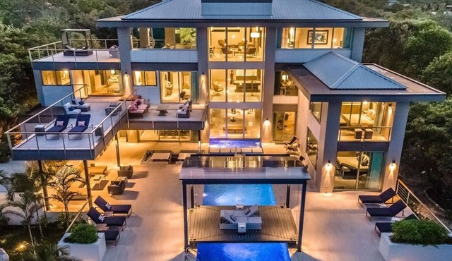 Luxury Retreat w/Private Chef, Staff & Resort-Style Living in Placencia