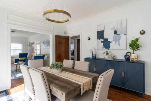 Luxury Short and Midterm Hyde Park Getaway in Cincinnati