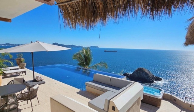 Luxury villa at La Punta with Private chef, stay, daily housekeeping and gym in Manzanillo