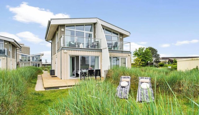 Möwennest - good furnishings, sea view, large balcony. Garden, sauna, bikeport, NK incl. in Wendtorf