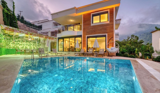 Modern 4-bedroom villa Private pool - 10 min from Kleopatra beach in Antalya