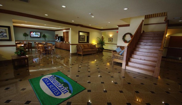 Mountain Inn & Suites Airport - Hendersonville in Hendersonville