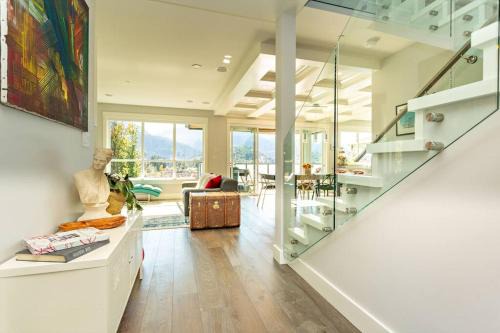 Mountain Serenity Meets Luxury in Squamish