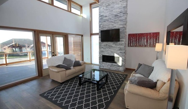 Newly Built Luxury home with Water View! in Sechelt