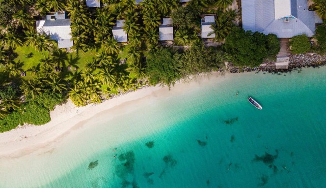Oarsman's Bay Lodge in Nacula Island