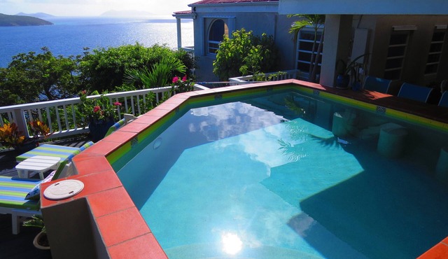 Ocean View Villa & Cottage located 5 min Drivefrom Megans Bay with Cocktail Pool in St Thomas