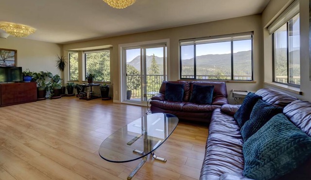 Oceanview, Spacious, Private house heart of Sechelt in Sechelt
