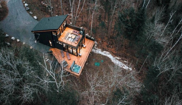 Ökohaus Mont-Tremblant: Private Luxury Nordic Eco Cabin with Spa & Sauna in La Conception