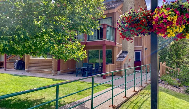 Panorama Horsethief Lodge studio condo sleeps 4: Unit 703 in Panorama