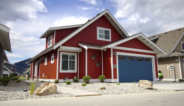 Peaceful, Modern Lake Cottage/A Sunny Retreat @ The Cottages on Osoyoos Lake 🌅 in Oliver