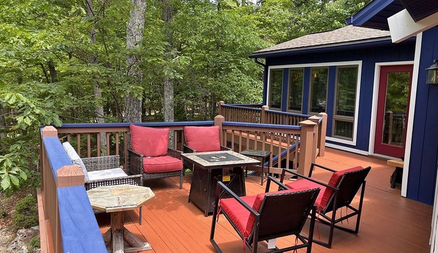 Peaceful wrap around deck with hot tub in Mc Gaheysville