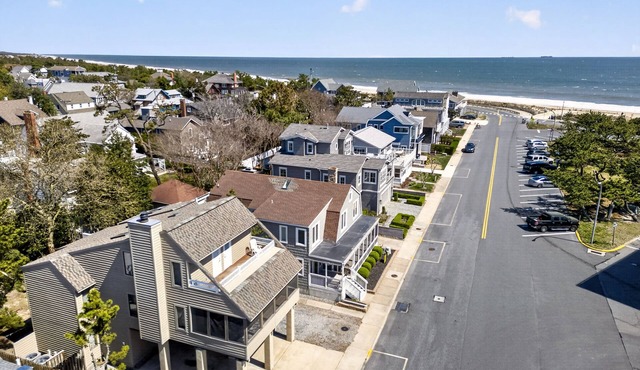 Pet Friendly Steps to the Beach and Boardwalk Downtown Rehoboth Beach in Rehoboth Beach