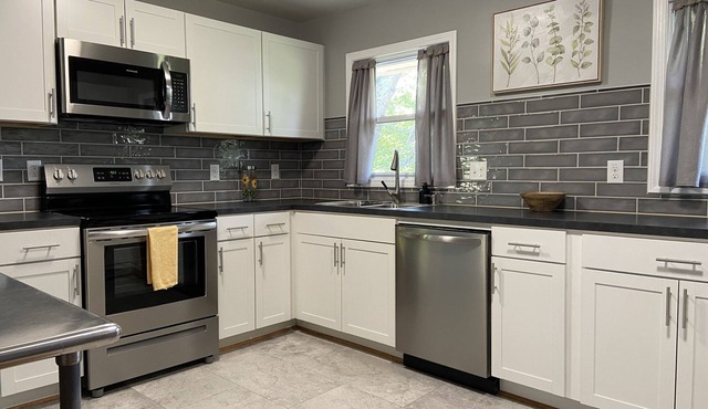 Pinnacle Cottage - 2 bedroom/1.5 bath - near Pilot Mountain State Park in Pinnacle
