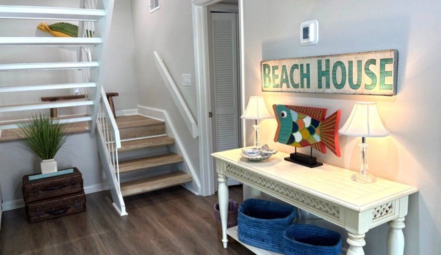 Popular Spinnaker Beach House! Close to Beach! Amenity access included! in Seabrook Island