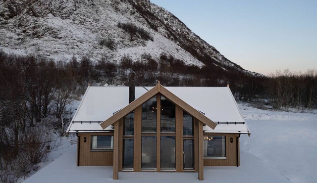 Private Modern Hoven Lodge in Vågan