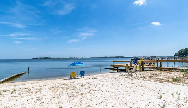 Quaint waterfront home with private beach in Montross
