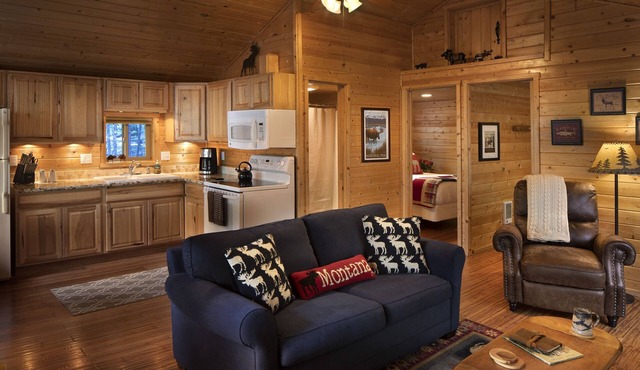 Reclusive Moose Cabin 10 Minutes to West Glacier Entrance in Columbia Falls