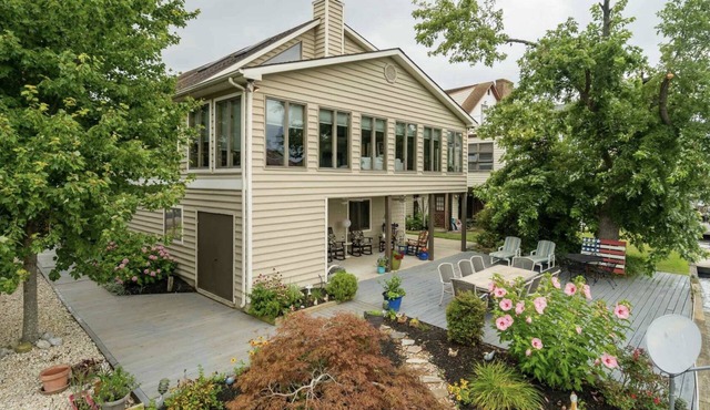 Renovated Family Beach House w/Amazing Water Views, Private Dock & Kayaks in Bethany Beach