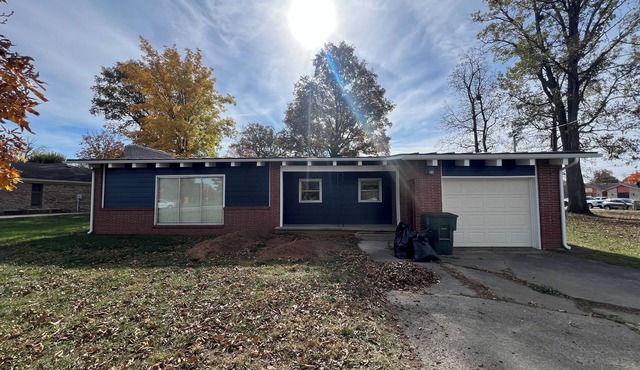 Retro Home Close to Campus in Muncie