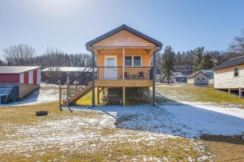 Riverfront Cabin Rental ~ 9 Mi to Yellowstone Lake in Blanchardville
