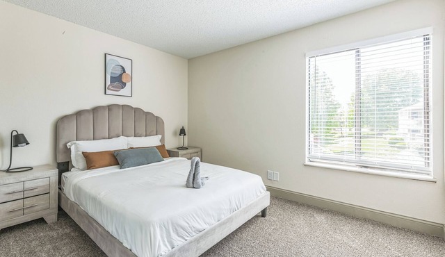 Rosehill Pointe 122 I Comfy 2 Bed 1 Bath in Lenexa