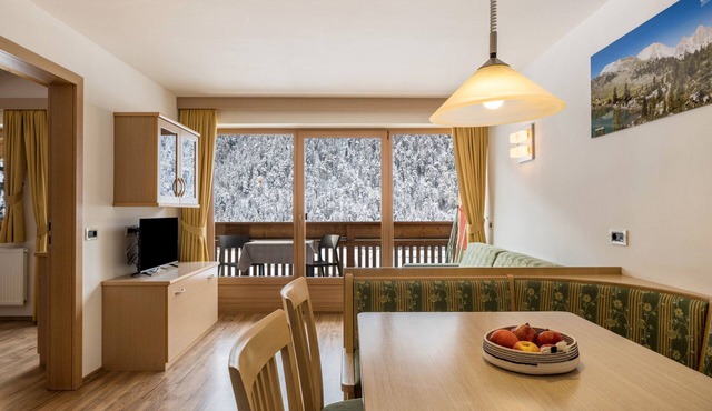 Runcac - Holiday Apartment Pla with Mountain View, Wi-Fi & Balcony in San Vigilio