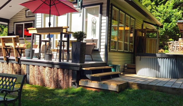 SeaView Getaway - B.& L.T., -bed and local treats-, a new era, Retreat. in Sechelt