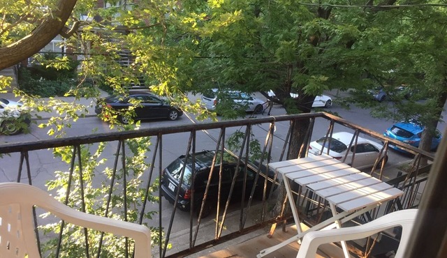 Simple, Clean,close to metro and groceries, marche atwater, canal lachine in Montréal