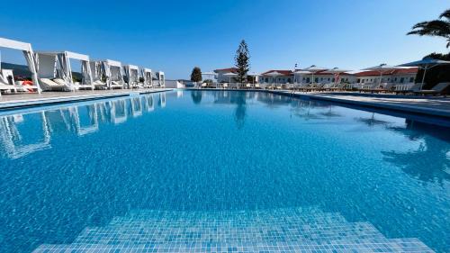 Sirenes Beach Resort in Samos