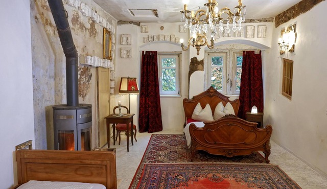 Sleep like in a fairy tale - groups up to 10 people Weitersroda Castle in Hildburghausen