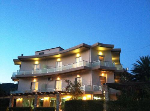 Souris Hotel in Rovies