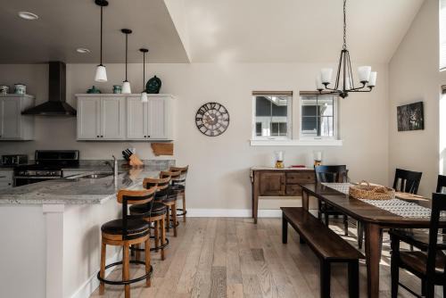 Southbridge Cottage: Cozy and Modern Home in Bozeman