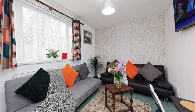 Spacious 4 -Bedroom Home in Canterbury Kent – Perfect for Business & Long Stays. in Canterbury