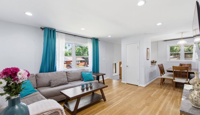 Spacious 5-bedroom house in Silver Spring with AC Near DC & Metro in Silver Spring