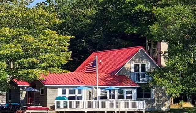 Spacious Lakehouse ~ great for large groups! in Beaver Island