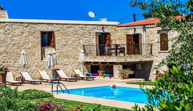 Spacious stonebuilt villa in a tranquil setting! in Margarites