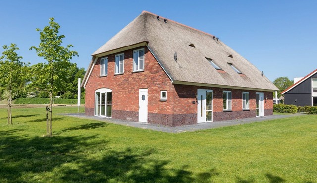 Spacious Villa in a National Park in Paasloo