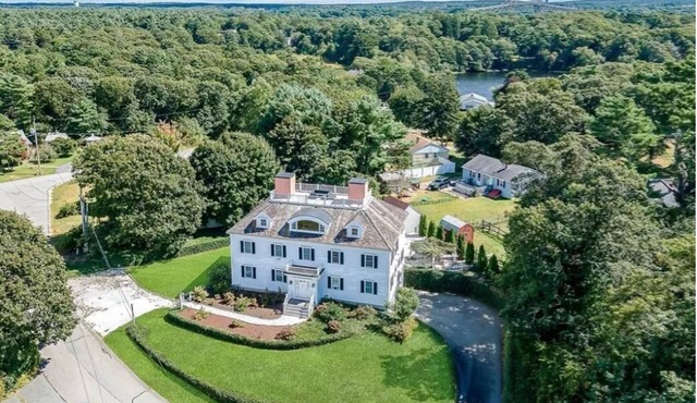 Spacious Waterview Home - Spa, Pool Table & Fireplaces – for Families & Reunion in Bourne
