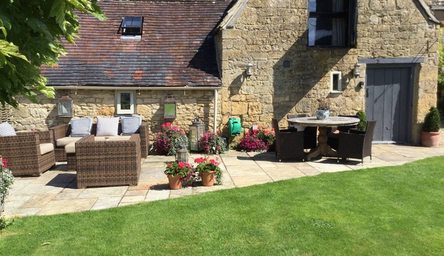 Stay in a 15 century Barn 20 minutes from Stratford on Avon in Gloucestershire