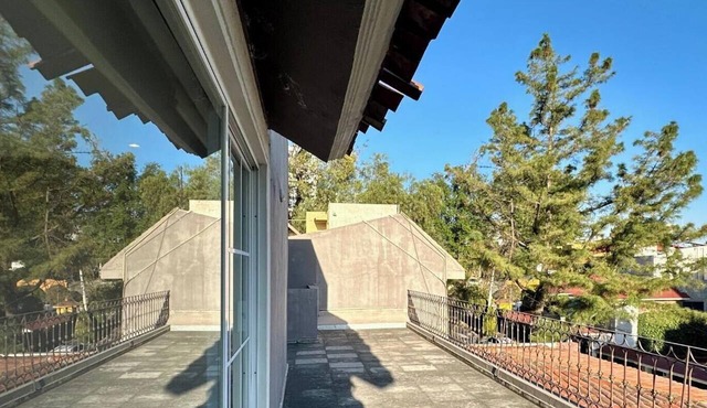 Studio in a fancy house with common areas in Naucalpan de Juárez