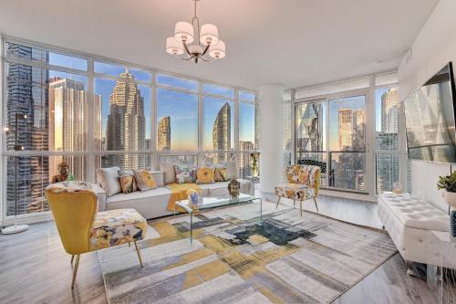 Stunning 2 BD in heart of Toronto with Parking in Toronto