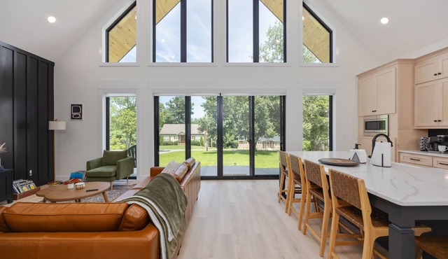 Stunning modern 2-bedroom Aframe with Barren River lake view near Mammoth Cave in Scottsville